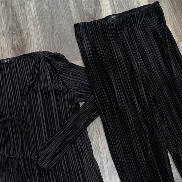 Rowan Pleated Pull On Pants & Bethany top Black - Picture 6 of 10